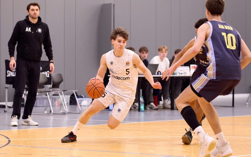 Leo 5 Leo Kirchhoff im Spiel gegen ALBA Berlin