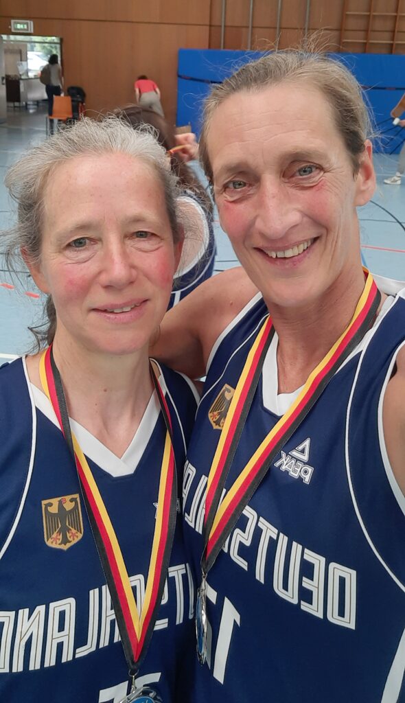 🏀🥈 UBC-Spielerinnen holen Deutschen Vizemeistertitel in der Altersklasse Ü55