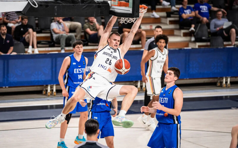 Leonard Kröger (Paderborn) im Spiel gegen Estland